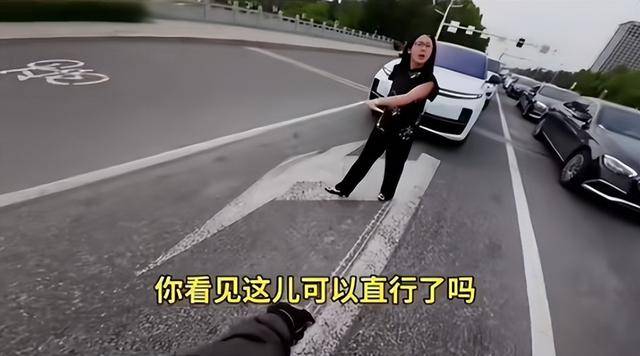 "《庆余年3》更新太香？"女司机高架停车追剧被拍 交警：扣9分罚500元不如回家开会员