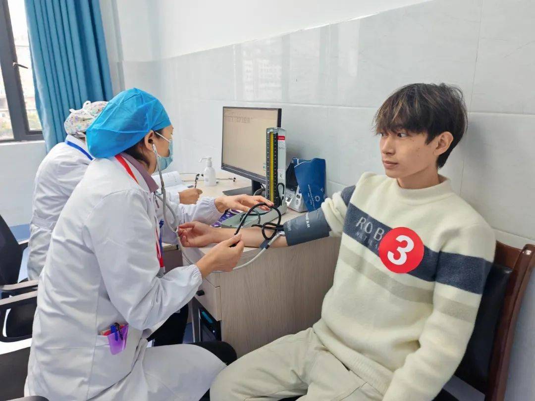 ‌"脆皮青年"年度体检实录：头发去流浪/腰椎在罢工/甲状腺在报警