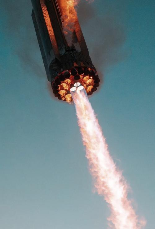 马斯克星舰成功实现首次载人绕月飞行