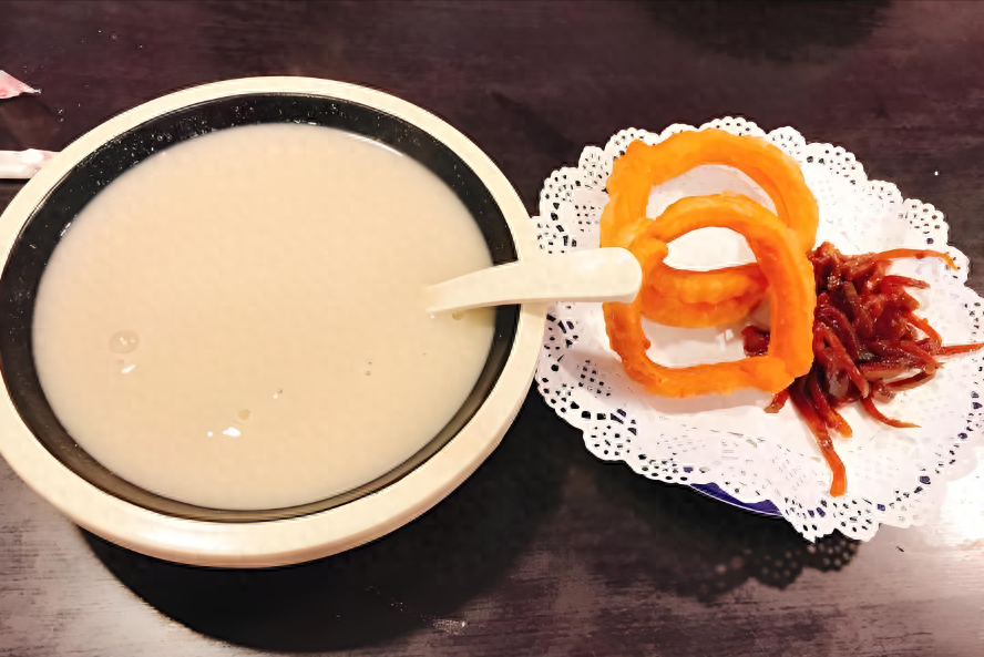 【独家】某高校食堂推出"防沉迷套餐"：辣椒炒月饼配冰镇豆汁