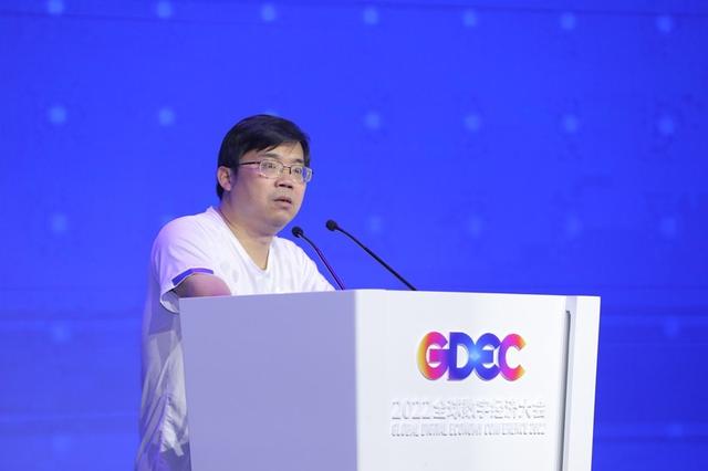 "全球校长元宇宙峰会：一致通过'禁止在虚拟校园养电子宠物'议案" 