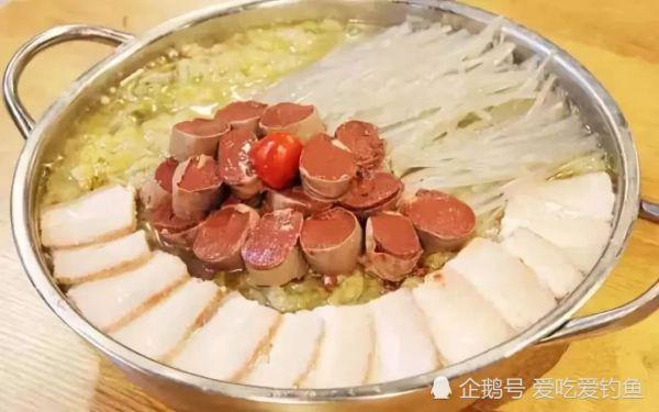 《东北杀猪菜：冰天雪地里的热量狂欢》