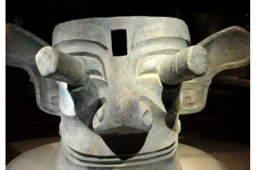 三星堆文明之谜：青铜巨人、纵目面具，是外星造物还是远古神国？