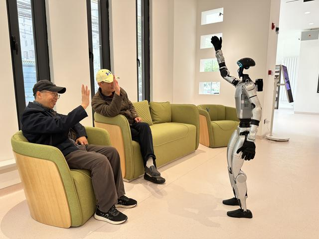 北京劲松街道启用首个老龄友好智慧体验中心